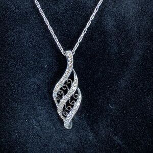 Elegant Silver Pendant Necklace